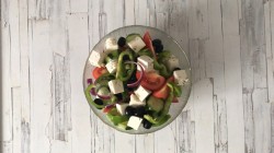 Салат греческий с брынзой классический