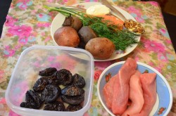 название картинки Салат Гренадер из свеклы с черносливом и говядины