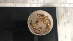 название картинки Салат грибы курица яйца сыр