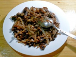 название картинки Салат с грибами, луком и сыром