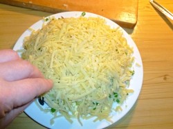 название картинки Салат с грибами, луком и сыром