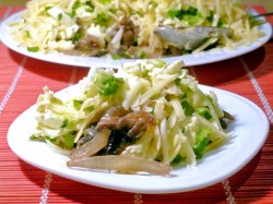 название картинки Салат с грибами, луком и сыром