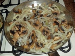 название картинки Салат с грибами, луком и сыром