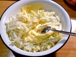 название картинки Салат с грибами, луком и сыром