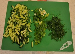 Салат Ирина с копчёной курицей и грибами, огурцом