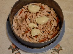 Салат Ирина с копчёной курицей и грибами, огурцом