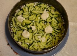 Салат Ирина с копчёной курицей и грибами, огурцом