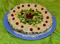 Салат Ирина с копчёной курицей и грибами, огурцом