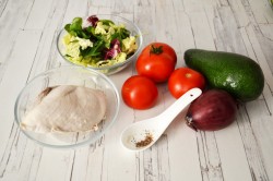 название картинки Салат из авокадо с курицей