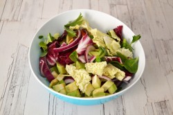 название картинки Салат из авокадо с курицей