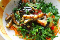 название картинки Салат из баклажан моркови и перца