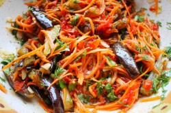 название картинки Салат из баклажан моркови и перца