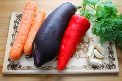 название картинки Салат из баклажан моркови и перца