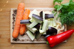 название картинки Салат из баклажан моркови и перца