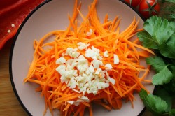 название картинки Салат из баклажан моркови и перца