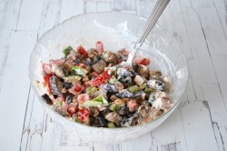 название картинки Салат из баклажанов с кунжутом, перцем и грецкими орехами