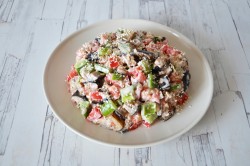 название картинки Салат из баклажанов с кунжутом, перцем и грецкими орехами