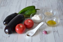 название картинки Салат из баклажанов с кунжутом, перцем и грецкими орехами