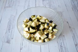 название картинки Салат из баклажанов с кунжутом, перцем и грецкими орехами