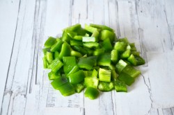 название картинки Салат из баклажанов с кунжутом, перцем и грецкими орехами