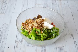 название картинки Салат из баклажанов с кунжутом, перцем и грецкими орехами