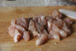 название картинки Салат из белой фасоли с сухариками