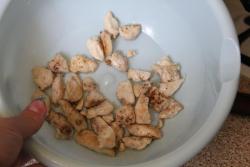 название картинки Салат из белой фасоли с сухариками