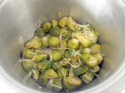 Теплый салат из брюссельской капусты