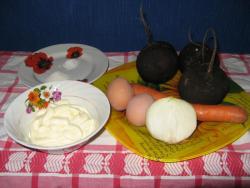 Салат из черной редьки с морковью, яйцами и луком