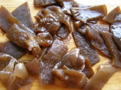 название картинки Салат из древесных грибов по китайски