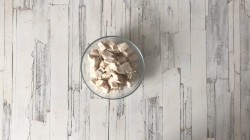 название картинки Фасолевый салат с курицей