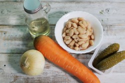 название картинки Салат из фасоли с морковью и луком