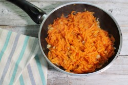 название картинки Салат из фасоли с морковью и луком