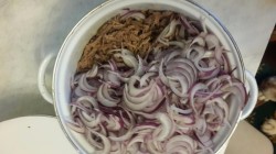 Салат из говядины и солёных огурцов