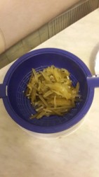 Салат из говядины и солёных огурцов