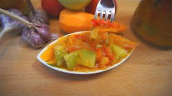 Салат из кабачков с томатами и перцем на зиму