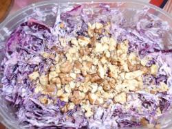 Салат с капустой и грецкими орехами