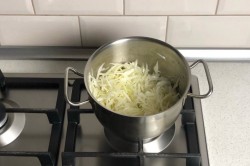 название картинки Салат из капусты с морковью как в столовой
