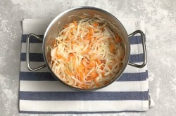 название картинки Салат из капусты с морковью как в столовой