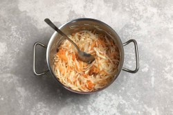 название картинки Салат из капусты с морковью как в столовой