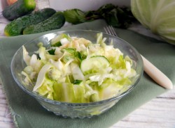 название картинки Салат из капусты с зеленым горошком