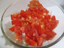 Салат из кильки в томатном соусе