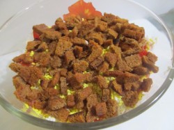 Салат из кильки в томатном соусе