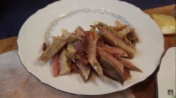 Салат из копчёной сельди с сыром - шаг 3 Салат из копчёной сельди с сыром - шаг 3