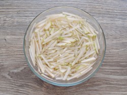 название картинки Салат из корня сельдерея с яблоком