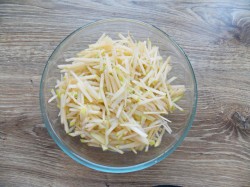 название картинки Салат из корня сельдерея с яблоком