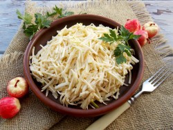 название картинки Салат из корня сельдерея с яблоком