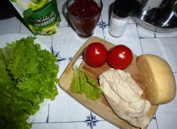 Салат с куриной грудкой и фасолью консервированной