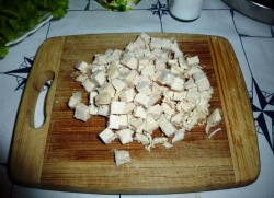 Салат с куриной грудкой и фасолью консервированной