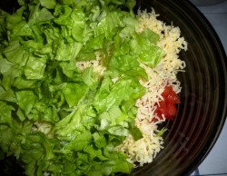 Салат с куриной грудкой и фасолью консервированной